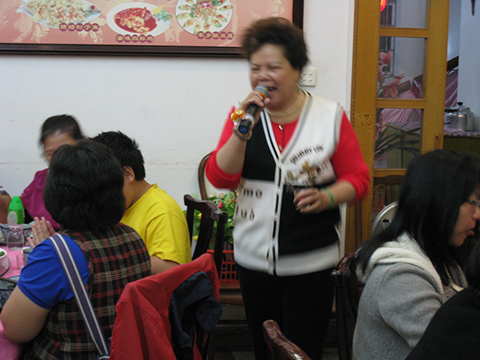 15 黃媽媽私房菜晚膳開始前黃媽媽也來打個招呼