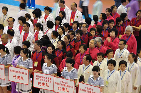 02 興奮地等候開幕