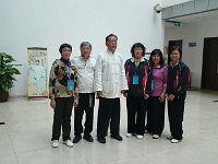 IMG-20140105-WA0013  部份香港區學員與趙幼斌老師合照