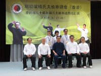 IMG 0104.JPG  銅鑼灣區學員與趙幼斌老師、趙亮老師及本會三位主席合照